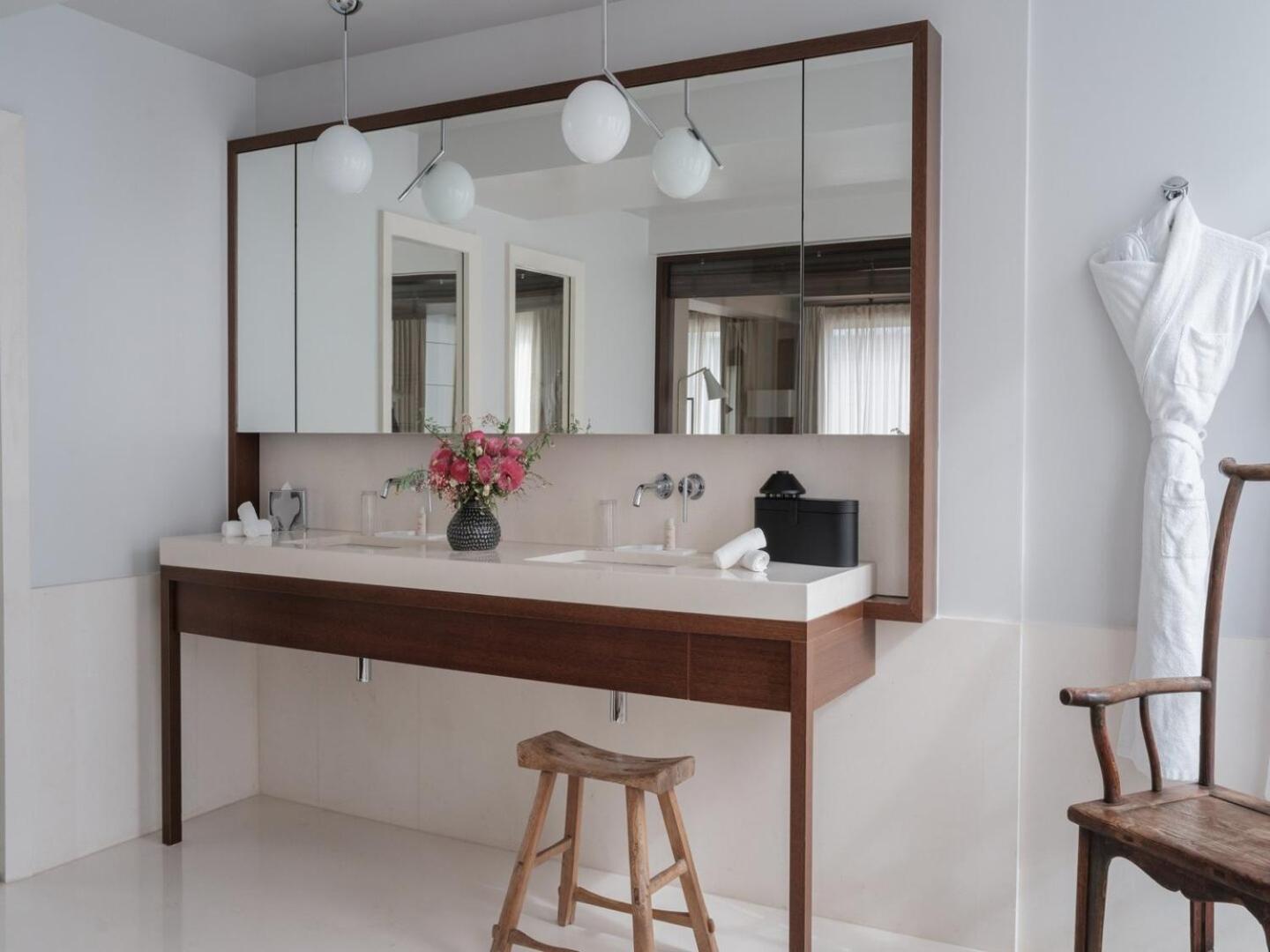Loft Dino Spa-style Ensuite Apartment London