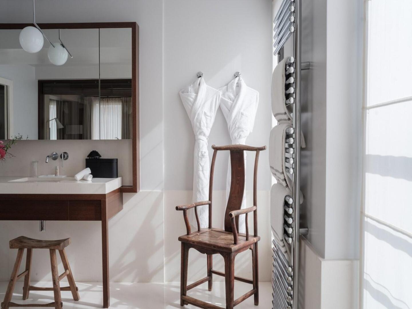 Loft Dino Spa-style Ensuite London