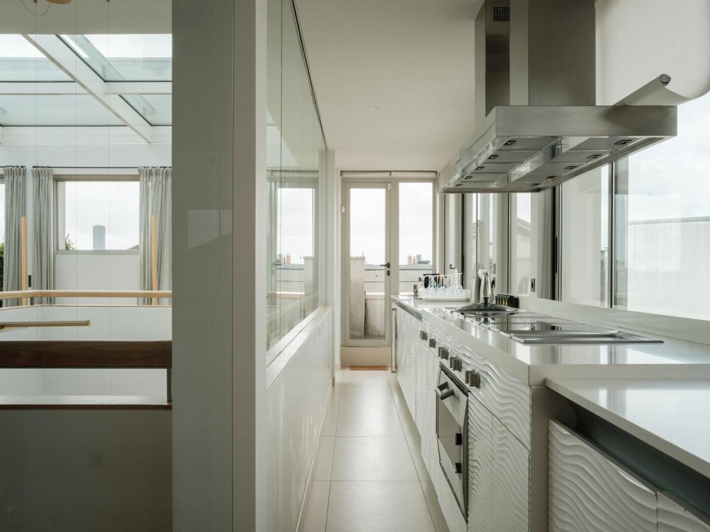 Loft Dino Spa-style Ensuite London